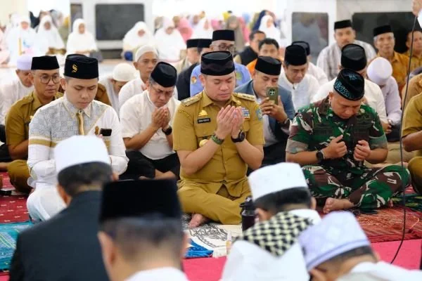 Bupati Gowa, Adnan Purichta Ichsan saat doa bersama Pemkab Gowa (Dok : Ist).