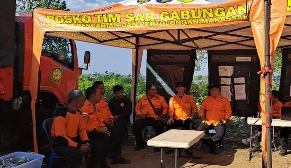 Posko darurat  tim sar gabungan dalam pencarian kapal tenggelam di perairan Takalar (Dok:Ist)