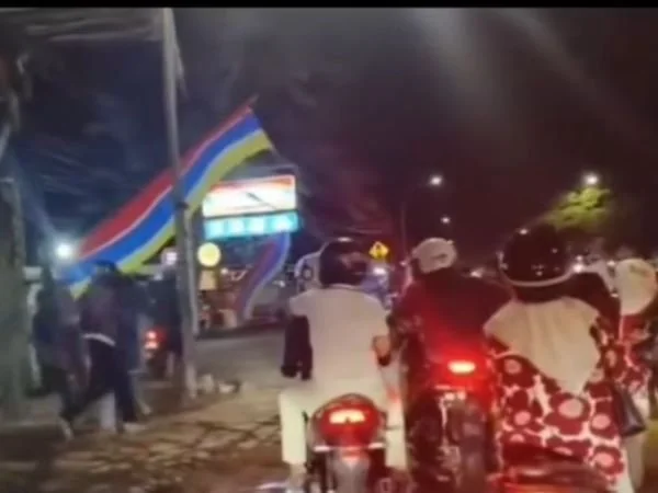 Tangkapan layar penyerangan pengantar jenazah pada warga di Kecamatan Biringkanaya (Dok : Int).