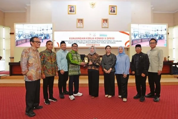 Wakil Gubernur Sulawesi Selatan, Fatmawati Rusdi, menerima kunjungan kerja reses Komisi X DPR RI. (Dok: Ist)