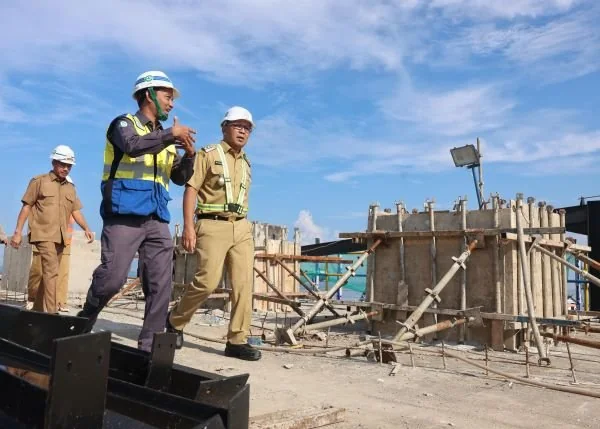 Wali Kota Makassar, Danny Pomanto, saat lakukan tinjauan Gedung Baru Makassar Government Center (MGC), Selasa (16/4).