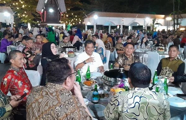 Bahtiar Baharuddin pada acara ramah tamah dan pelepasan di Rujab Gubernur