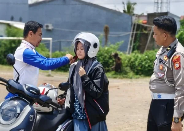 Asmo Sulsel gandeng Polres Gowa edukasi siswa Madrasah Madani Gowa tentang safety riding (Dok: Ist)