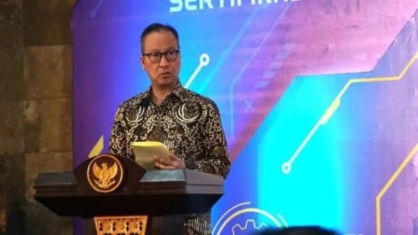 Menteri Perindustrian Agus Gumiwang Kartasasmita