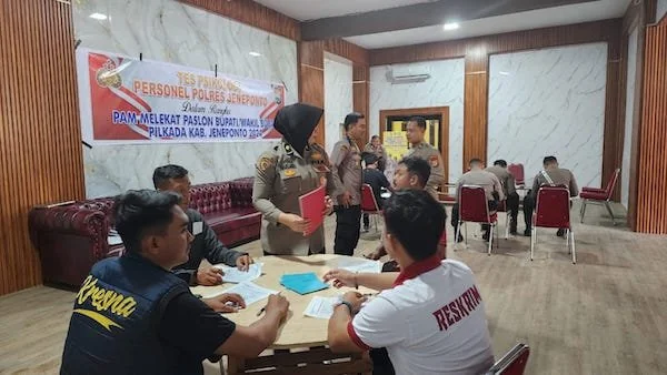 15 Personil Polres Jeneponto saat mengikuti test Psikologi Walpri di Ruang lobby Polres Jeneponto. (Foto/ist).