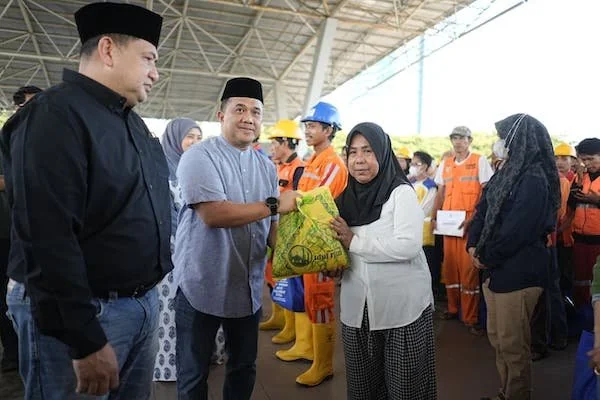 Suasana Penyaluran Paket Lebaran kepada 7.100 Satgas Kebersihan dan Drainase (Dok: Ist).