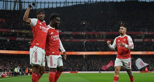 Noni Madueke merayakan golnya ke gawang Wigan dalam partai Piala FA 2025-2026.