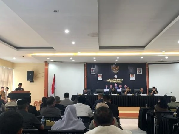 Rapat Paripurna Penjelasan Gubernur terhadap Pengajuan Nota Keuangan dan Ranperda tentang Perubahan APBD Provinsi Sulsel (Dok : Syamsi KabarMakassar).