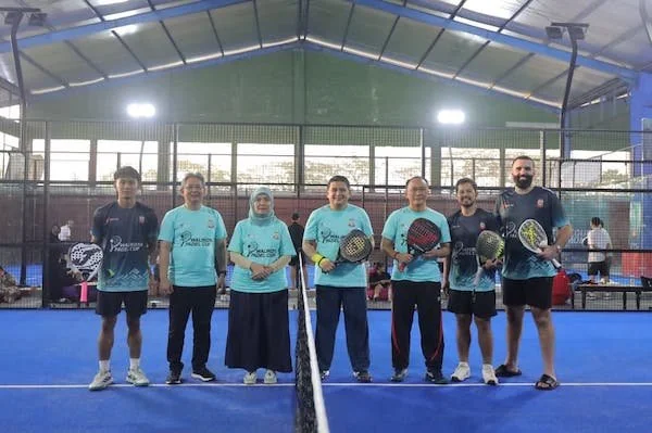 Wali Kota Makassar Munafri Arifuddin dan Kepala Badan Kepegawaian Negara (BKN), Prof. Dr. Zudan Arif Fakrulloh, di lagi ekshibisi penutup Wali Kota Padel Cup 2025, (Dok: Ist).