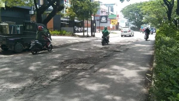 ilustrasi jalan berlubang. (Dok: Ist)