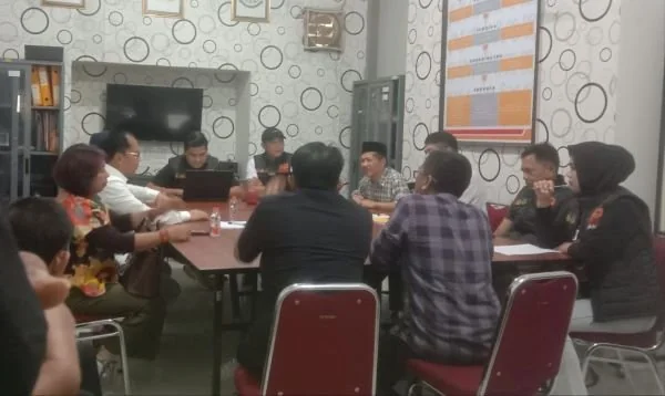 Danny Pomanto saat diperiksa oleh Sentra Gakkumdu di Bawaslu Sulsel (Dok: Atri KabarMakassar).