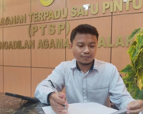Panitera Muda Pengadilan Agama Takalar, Wahyuddin Wahid. (Dok: Saleh)