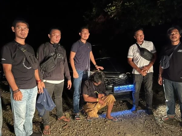 Pelaku saat berhasil diamankan Jatanras Polda Sulbar (Dok : Ist).