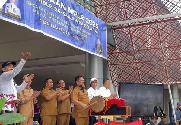 Momentum pembukaan MPLS SMA/sederajat se-Sulsel di SMA Negeri 1 Makassar (Dok : Syamsi Kabar Makassar)