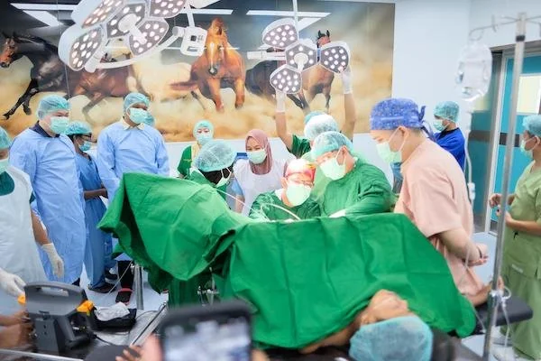 Bupati Bantaeng, M. Fathul Fauzy Nurdin, saat menghadiri peresmian penggunaan Laser Hemorrhoidoplasty (LHP).
