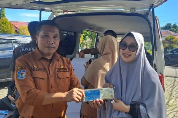 Samsat keliling di Kantor Gubernur Sulbar saat melayani ASN (Dok : Ist).