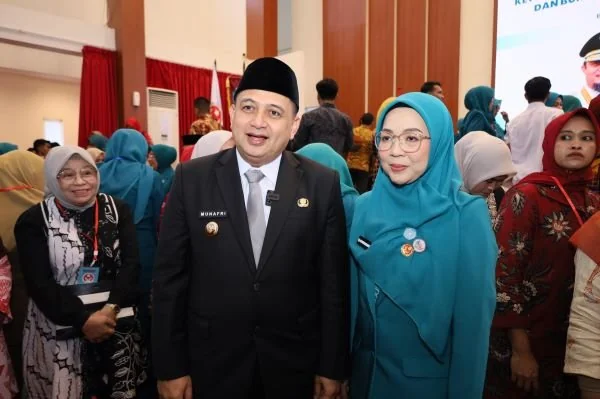 TP PKK Kota Makassar Melinda Aksa  bersama Wali Kota Makassar, Munafri Arifuddin (Dok : Ist).