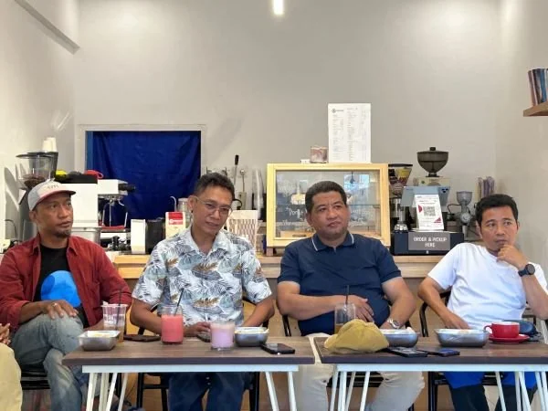 Kerukunan Masyarakat Bulukumba bersama komunitas dan brand lokal akan menggelar kegiatan minum kopi dengan gula aren oleh peserta terbanyak (Dok : Ist).