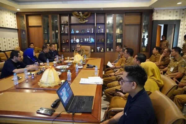 Bupati Jeneponto, H. Paris Yasir, saat menggelar sosialisasi program pascasarjana di Kabupaten Jeneponto (Dok : Ist).