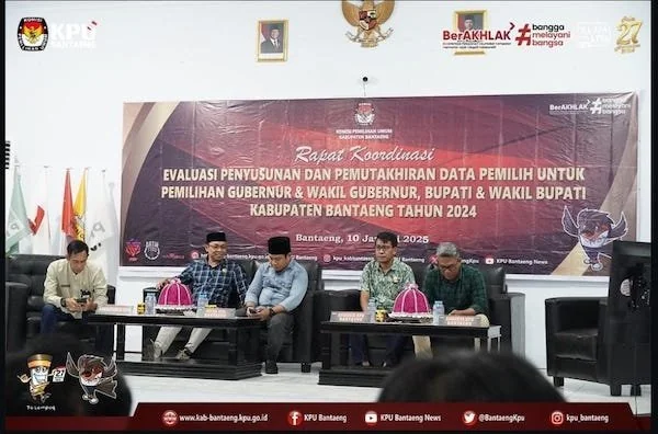 Penyelenggra KPU Bantaeng dan Kepala Dinas Dukcapil Drs. Ali Imran, perwakilan Kapolres, Kompol Ismail, dan perwakilan Kepala Rutan Bantaeng, Sri Ariawan Hidayat, S.H, dimoderatori oleh Anggota KPU Kabupaten Bantaeng periode 2018-2023 Agusliadi. (Foto/ist