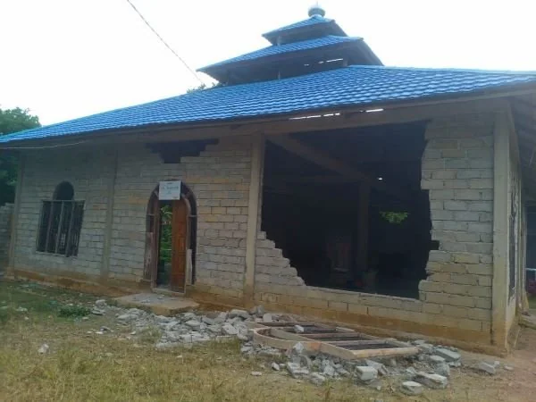 Kondisi masjid usai terjadinya gempa di Luwu Timur (Dok : Ist).