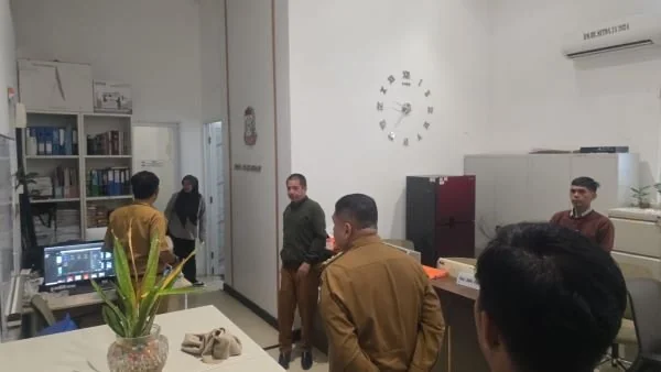 Suasana Wali Kota Makassar Munafri Arifuddin saat Sidak di kantor Balaikota Makassar (Dok: KabarMakassar).