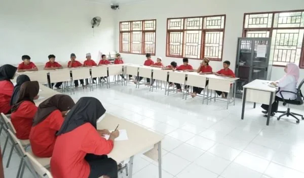Kegiatan belajar mengajar di Sekolah Rakyat Terintegrasi 65 Rintisan di Kabupaten Barru. Dok. Ist