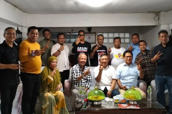 Silaturahmi calon Gubernur ABM dengan keluarga Ahmad Taufan (Dok : Aldy KabarMakassar).