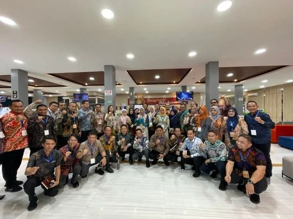 Peserta Pelatihan Kepemimpinan Administrator (PKA) Angkatan XI Puslatbang KMP LAN RI mengadakan outing class exuperiential learning di Kantor Imigrasi Tingkat 1 Makassar.