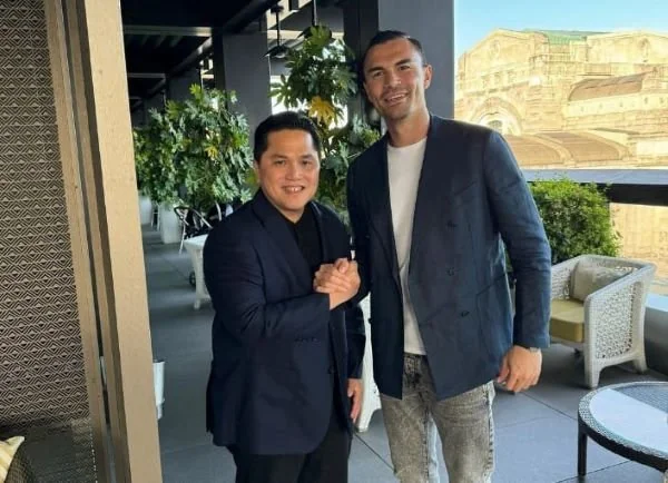 Ketua Umum Persatuan Sepak Bola Seluruh Indonesia (PSSI) Erick Thohir  bertemu Emil Audero Mulyadi. (Foto : istagram Erick Thohir).