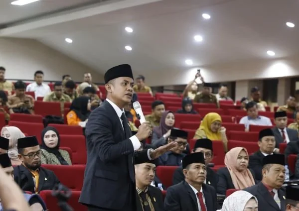 Anggota DPRD Kota Makassar Ray Suryadi Arsyad saat Berada di Rapat Paripurna terkait laporan hasil reses masa persidangan 2025/2026 (Dok: Ist).