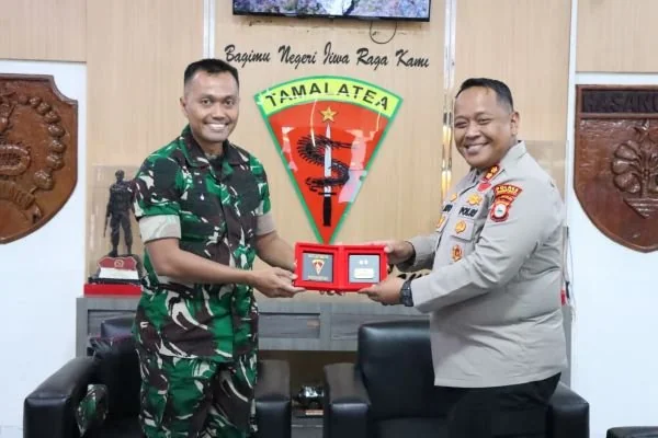 AKBP Haryo Basuki, melaksanakan kunjungan silaturahmi perdananya ke Markas Batalyon 726 Tamalatea. (Dok: Ist)