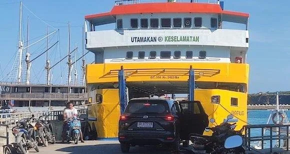 Suasana pelayanan pelayaran kapal feri rute pelabuhan Bira, Kabupaten Bulukumba ke Kabupaten Selayar dan Nusa Tenggara Timur (NTT) dihentikan sementara. Foto IST