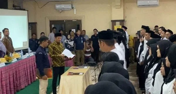 Ketua KPU Parepare Muh Awal Yanto saat melantik 66 anggota PPS untuk Pilkada serentak 2024.