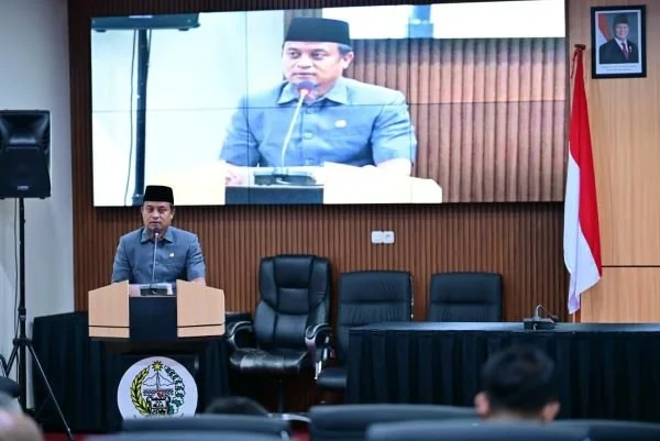 Gubernur Sulawesi Selatan (Sulsel) Andi Sudirman Sulaiman saat Rapat Paripurna (Dok: Ist)