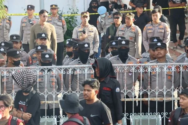 Aksi Damai Bem Unsulbar di Majene yang dijaga ketata Aparat Kepolisian (Dok : Ist).