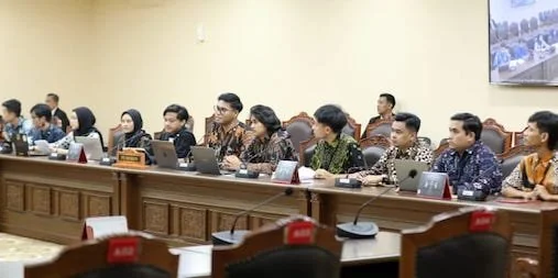 Achyat Daroini dkk selaku kuasa hukum didampingi Para Pemohon pada saat memberikan poin permohonan pada sidang Pemeriksaan Pendahuluan Perkara Nomor 151/PUU-XXIV/2026 (Dok: Ist).