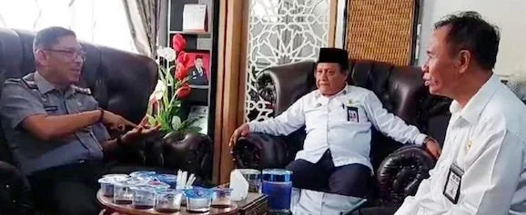 Kepala Bidang Pelayanan Hukum Kanwil Kemenkumham Sulsel, Mohammad Yani (kiri) saat koordinasi ke Kantor Kementerian Agama Bulukumba, Minggu (4/2). Dok Kemenkumham Sulsel