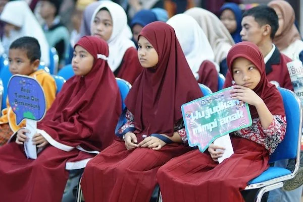Para siswa Sekolah Dasar saat mengikuti Musrenbang Tematik Anak, Perempuan, dan Disabilitas Tahun Anggaran 2025 di Ruang Pola Parannuangta.