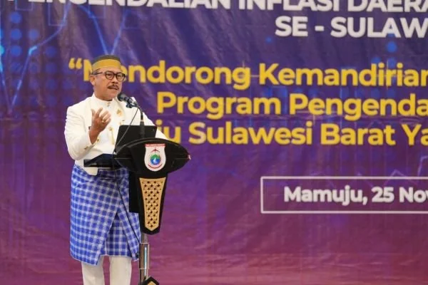 Gubernur Sulbar Suhardi Duka saat memberikan sambutan di kegiatan High Level Meeting TPID tingkat provinsi dan kabupaten se-Sulawesi Barat (dok:ist)