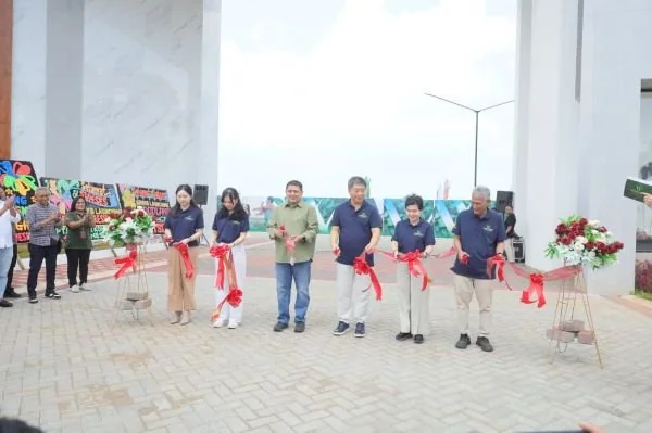 Wali Kota Makassar, Munafri Arifuddin meresmikan launching SMM Woodland Residence (Dok: Ist).