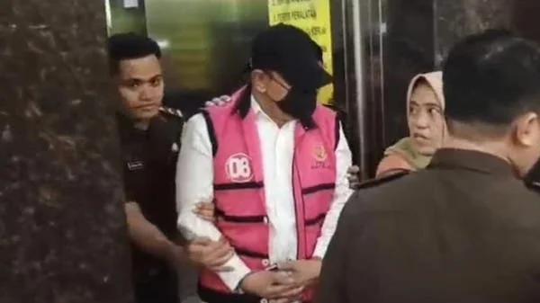 MantanPj Gubernur Sulawesi Selatan, Bahtiar Baharuddin, resmi ditahan oleh penyidik Pidsus Kejati Sulsel (dok. Ist)