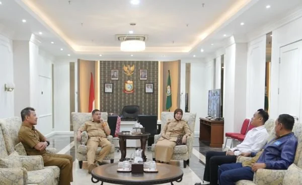 Fraksi Mulia DPRD Kota Makassar saat Bertemu dengan Wali Kota Munafri Arifuddin dan Wakil Wali Kota Makassar Aliyah Mustika Ilham (Dok: KabarMakassar).