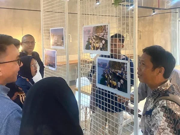 Pameran Visual AI yang menjadi rangkaian acara HUT ke-16 KabarMakassar di Nipah Mal (Dok: Nofi KabarMakassar)