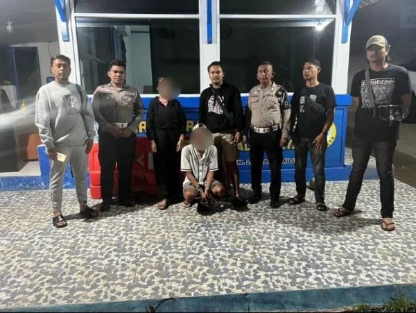 Polisi saat berhasil mengamankan mucikari (Dok : Ist).