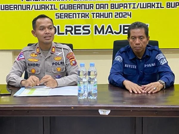 Kasatlantas Polres Majene AKP Andri Aryansyah saat menggelar konferensi pers (Dok : Ist).