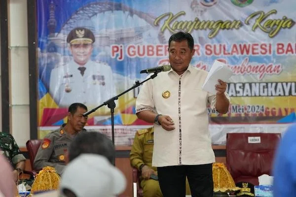 Pj Gubernur Sulbar Bahtiar Baharuddin saat berada di Pasangkayu (dok:Ist)