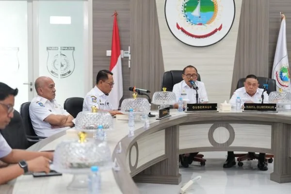 Gubernur dan Wagub Sulbar saat memimpin rapat bersama OPD (dok:ist)