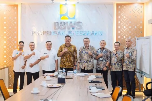 Bupati Bantaeng serahkan Proposal Pembangunan Irigasi ke BBWS Pompengan Jeneberang (Dok : Ist).