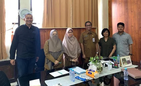 Kepala Bidang Infrastruktur dan Kewilayahan Bappelitbangda Sulsel, Ishak Amin Rusli bersama tim Program USAID Selaras (Dok: Ist)